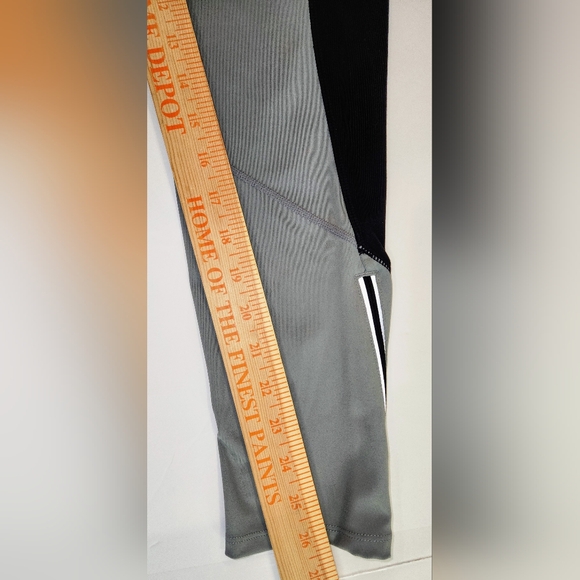 Athleta Athletic Women’s Leggings Black And Grey Size Large Zip Pocket Stretch - Picture 9 of 9